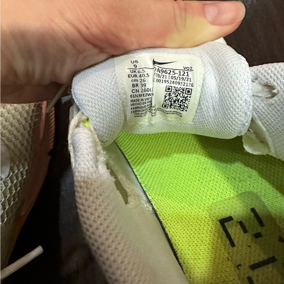 Nike Metcon 7 Women's Training Shoes, Size US 9, White/Pink/Neon Colors - Picture 6 of 8